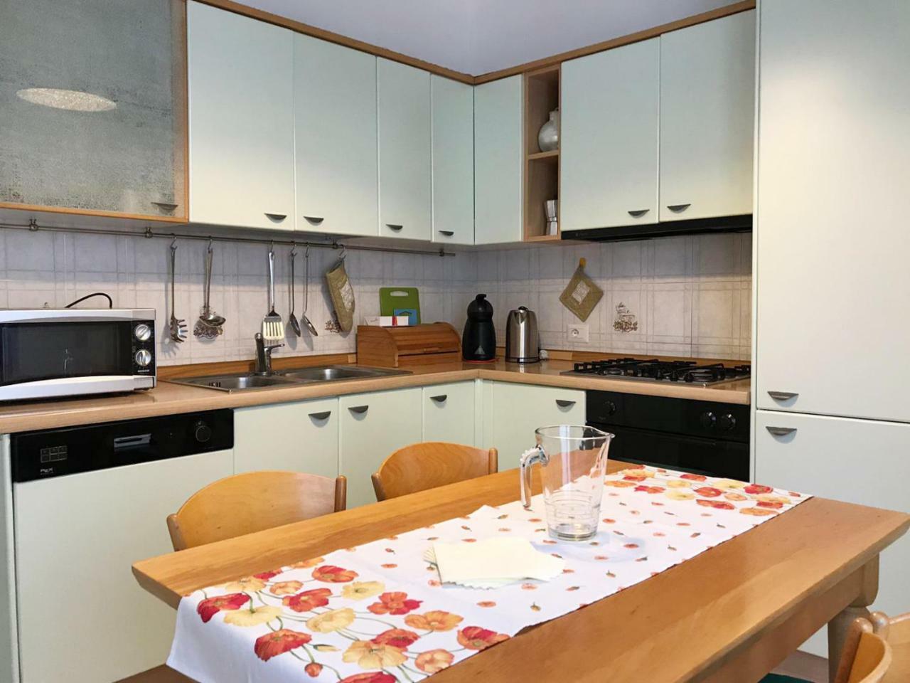 Big Apartment With Lake View And Three Bedrooms Sala Comacina Exterior foto